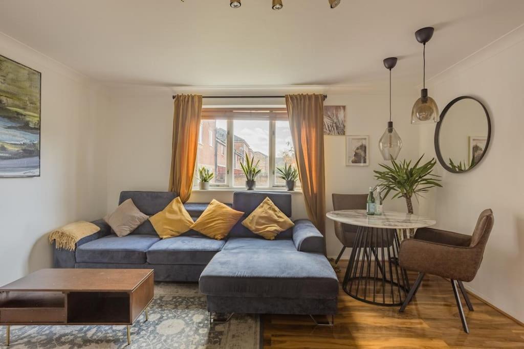 Bright &Spacious One Bedroom Flat Off Canary Wharf London Exterior foto
