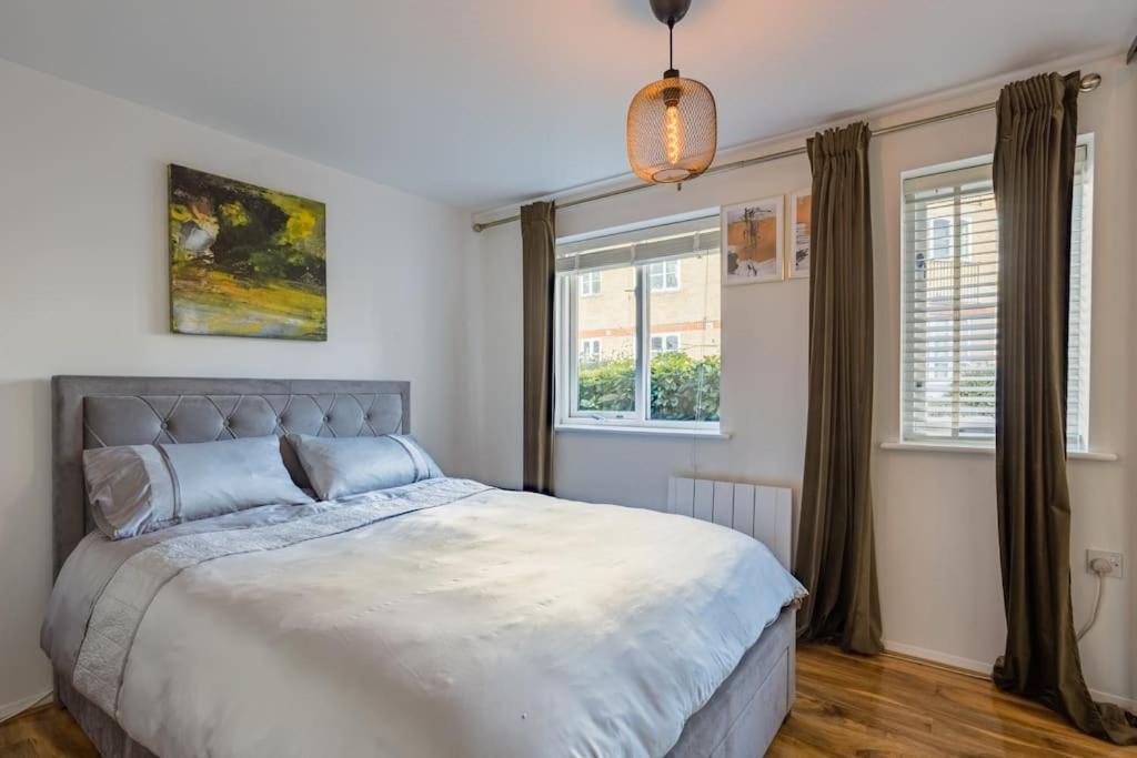 Bright &Spacious One Bedroom Flat Off Canary Wharf London Exterior foto