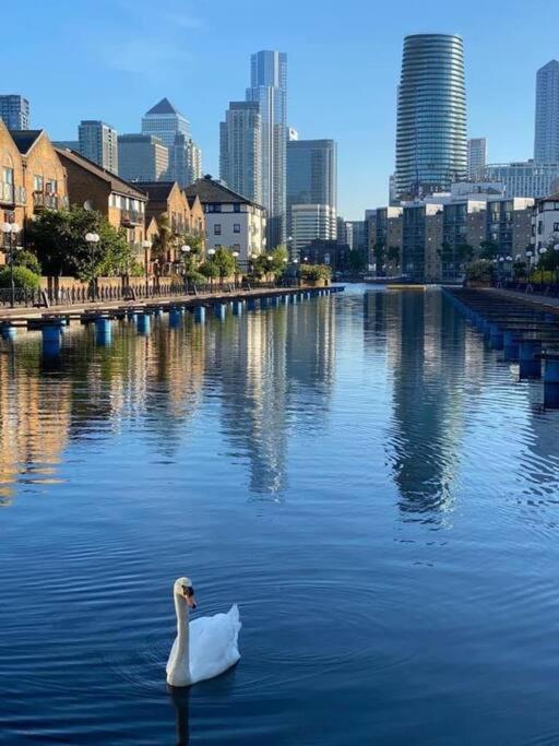 Bright &Spacious One Bedroom Flat Off Canary Wharf London Exterior foto
