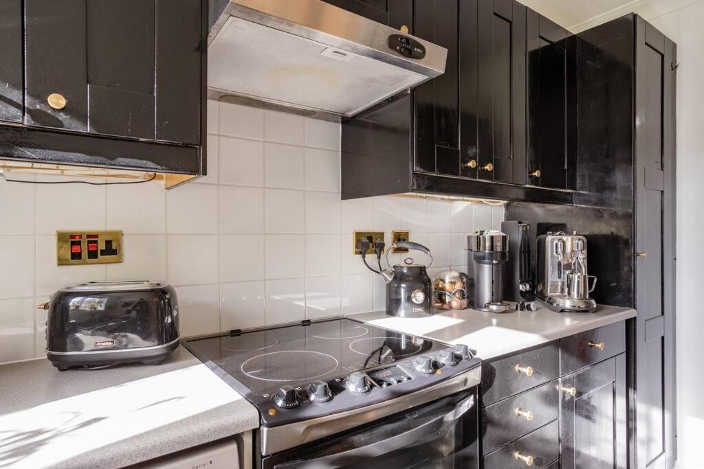 Bright &Spacious One Bedroom Flat Off Canary Wharf London Exterior foto