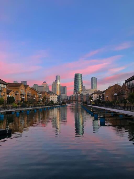Bright &Spacious One Bedroom Flat Off Canary Wharf London Exterior foto